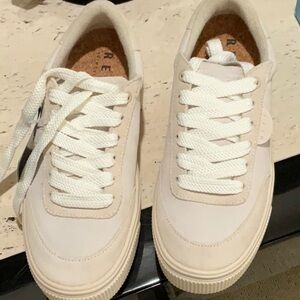 REEF Vintage White Sneakers NWT 8